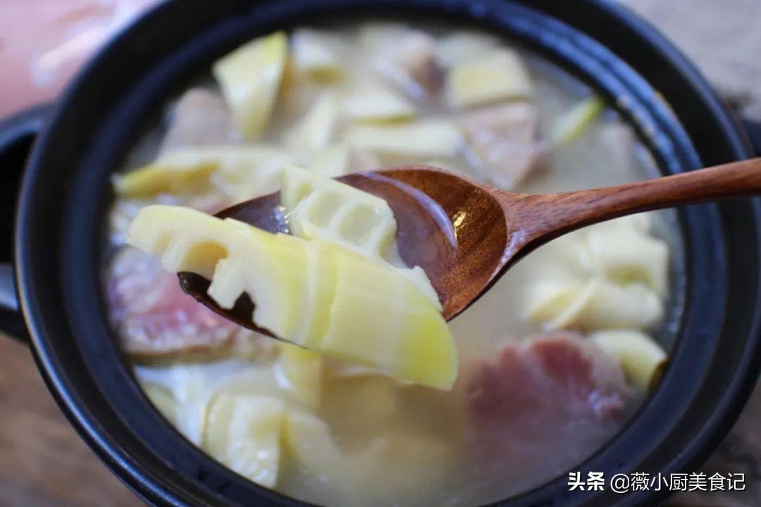 江南特色菜“腌笃鲜”的正确做法，味道咸鲜，汤汁浓厚