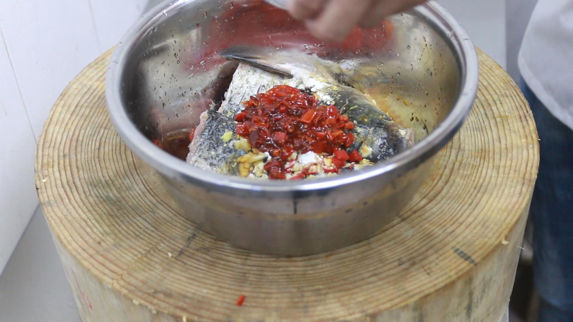 剁椒鱼头的做法 最正宗的做法 ，原来这种做法最正宗，香辣开胃真好吃