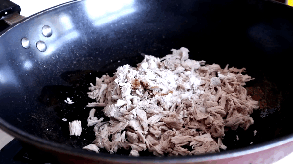 怎样做肉松用料普通做法简单，20分钟做一盘，吃起来感觉真棒