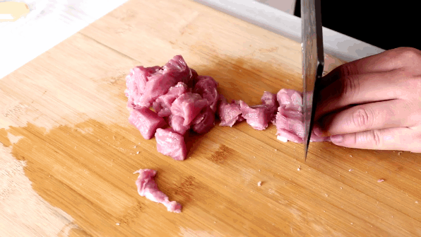 怎样做肉松用料普通做法简单，20分钟做一盘，吃起来感觉真棒