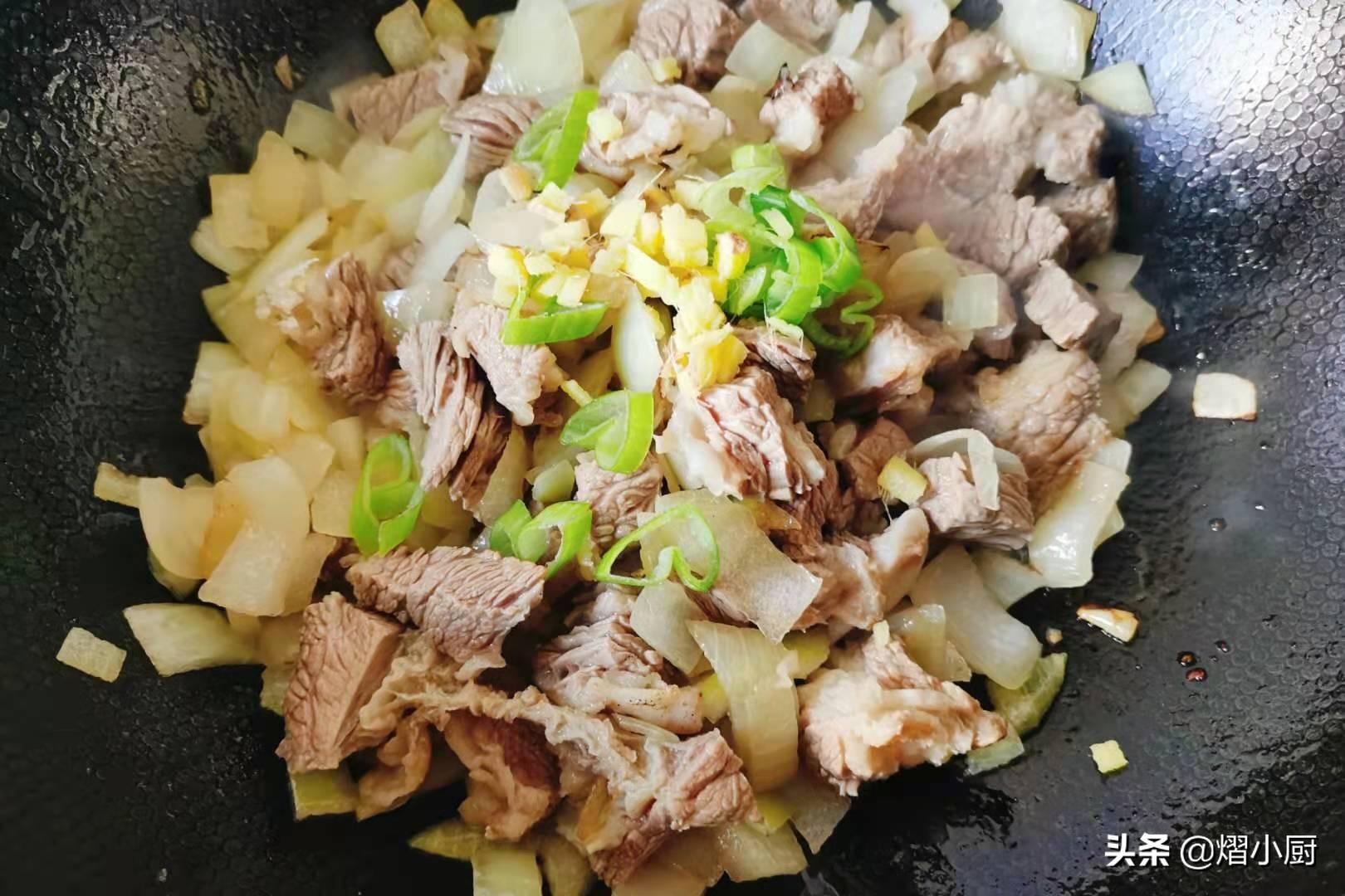 牛肉咖喱饭的做法味道香浓营养好，烹制时把握1点，牛肉嫩香汤汁浓厚