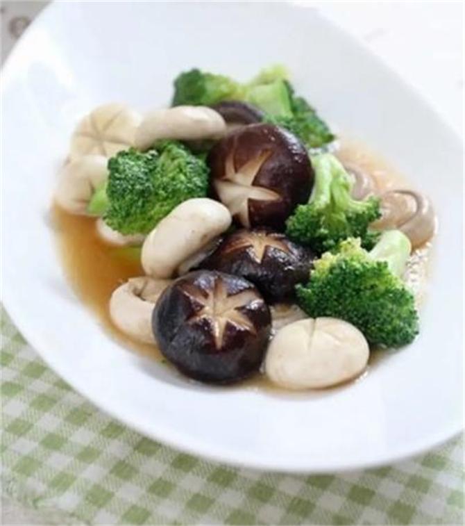 鲜蘑菇怎么做好吃？分享3种家常做法，鲜嫩爽滑又入味
