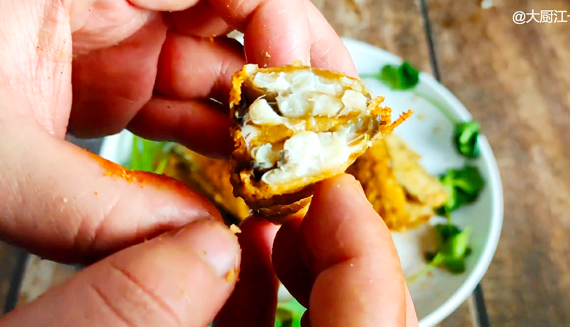 分享炸带鱼的做法，用面粉还是淀粉？教你正确做法，金黄酥脆不腥不烂