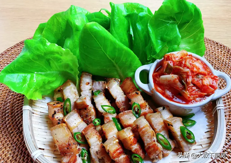 韩国烤肉的做法 ，教你韩式烤五花肉，外脆里嫩，香气扑鼻，超简单