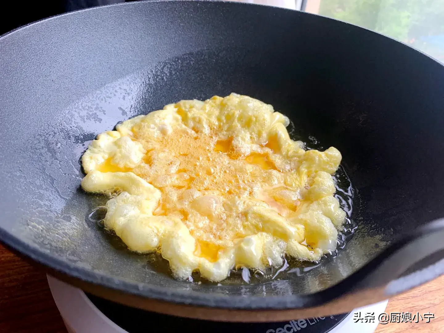 西红柿炒鸡蛋做法 ，放糖还是放酱油？大厨分享新做法，没想到这么下饭