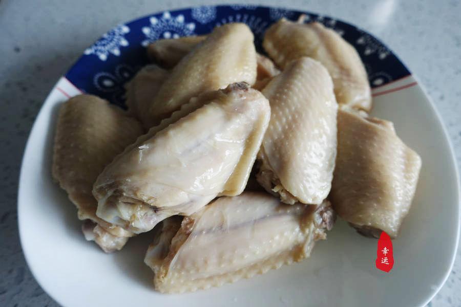 鸡翅怎么烧好吃又简单 ？做法简单，易熟易入味，鲜嫩多汁