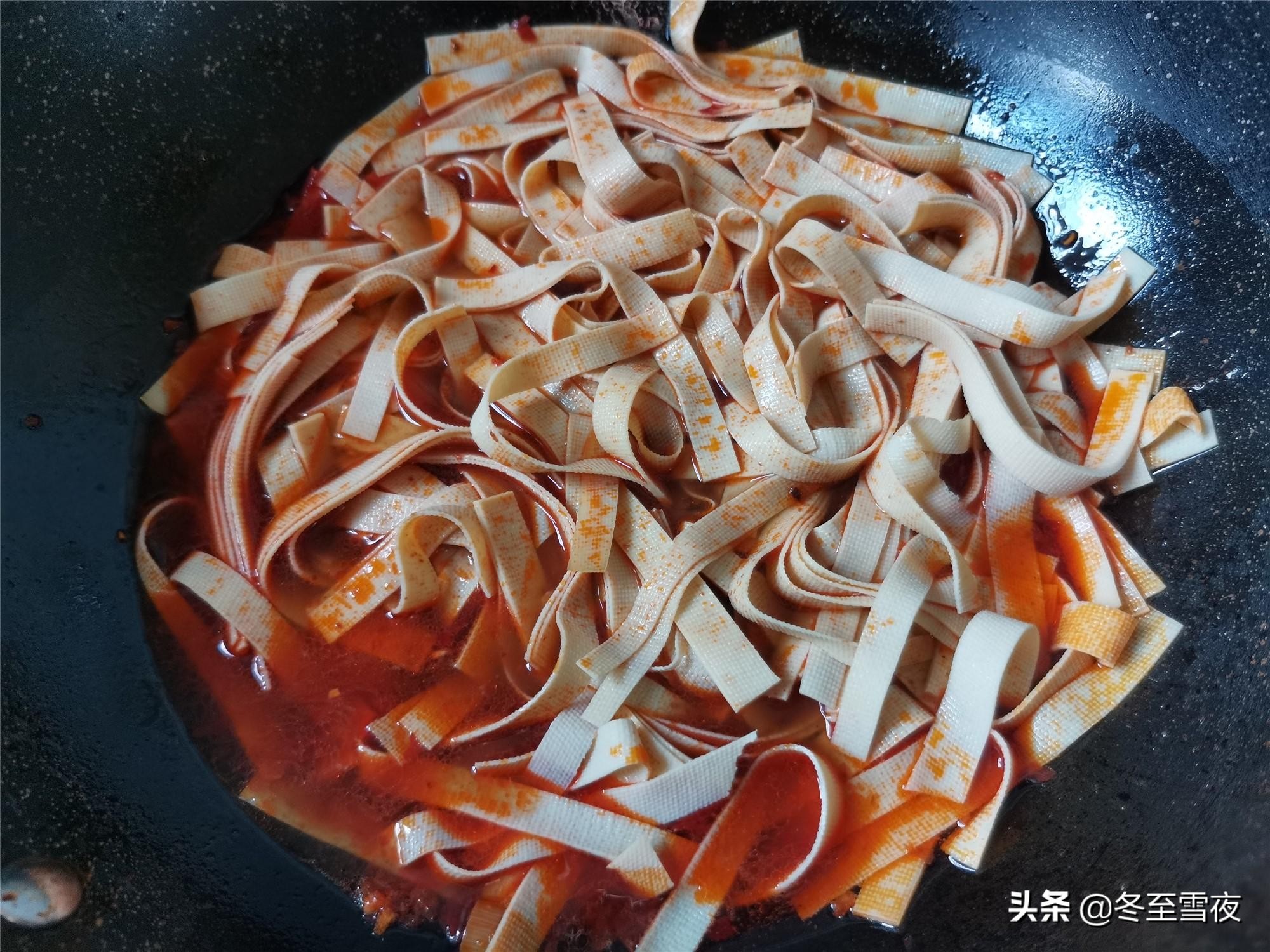 干豆腐新做法，看着就好吃，上班族快手菜，做法简单又下饭