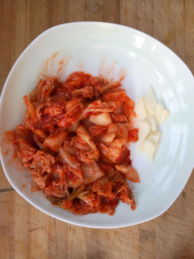 韩剧中的经典美食，辣白菜炒饭，平价腌菜也能做出高端的既视感