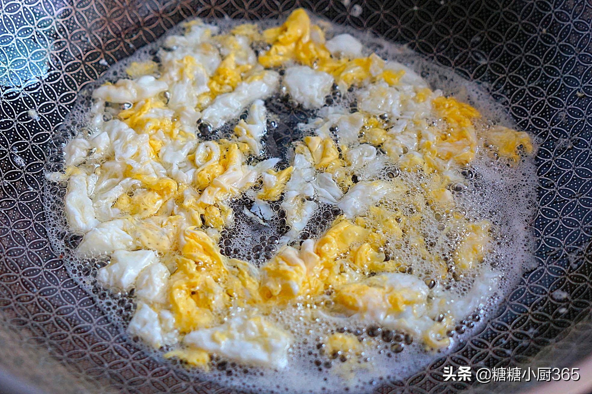 剩米饭不用冷冻，新手也能炒出粒粒分明的蛋炒饭，吃一口香极了