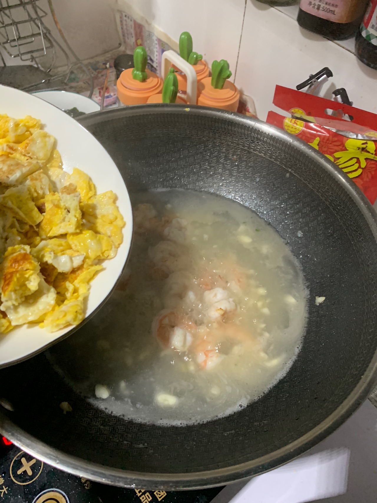 秋季的第一碗汤：虾仁裙带菜豆腐汤，低脂低卡，鲜香美味，好喝