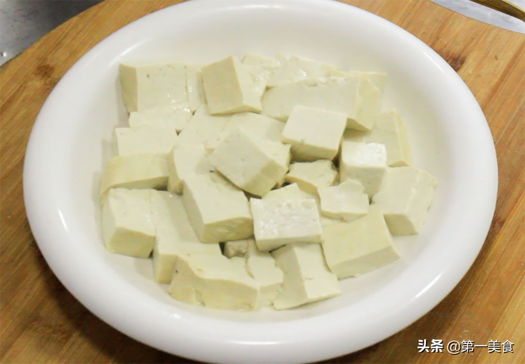 凉拌豆腐怎么做好吃，关键在于料汁，大厨分享秘制配方，香辣爽口