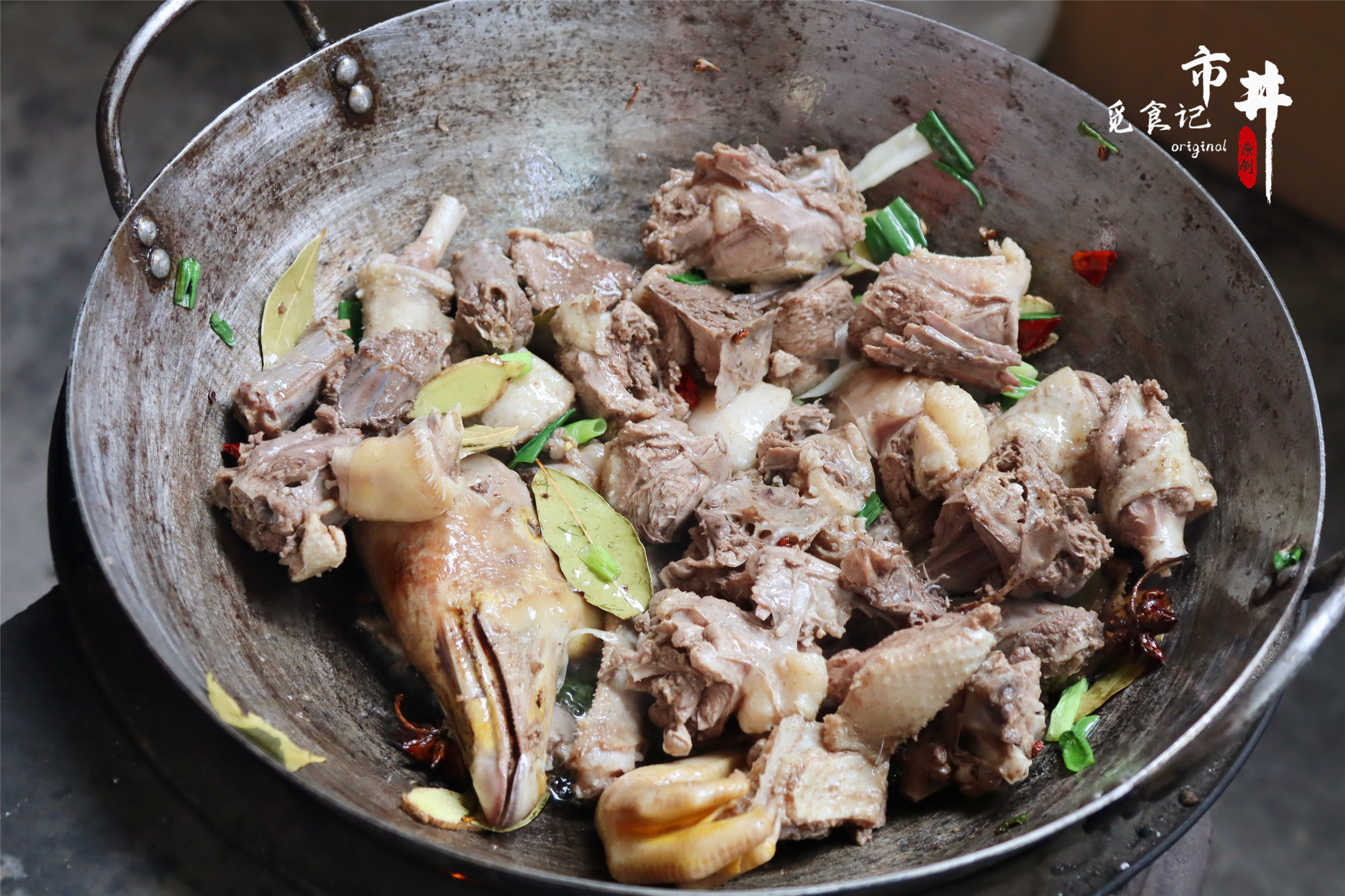 冬季，怎么能少铁锅炖大鹅？炖一锅香到家，好吃简单，暖和解馋