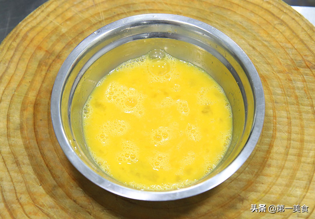 蒜黄炒鸡蛋家常做法，鸡蛋鲜嫩，蒜黄不出水有技巧，简单上手快