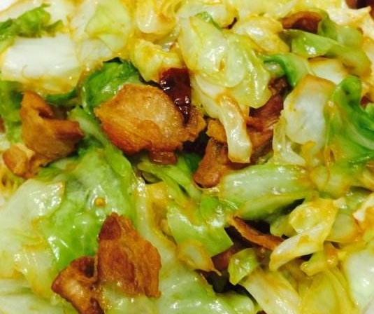 干锅包菜这样做太好吃了，鲜嫩翠绿、香味诱人，端上桌抢着吃