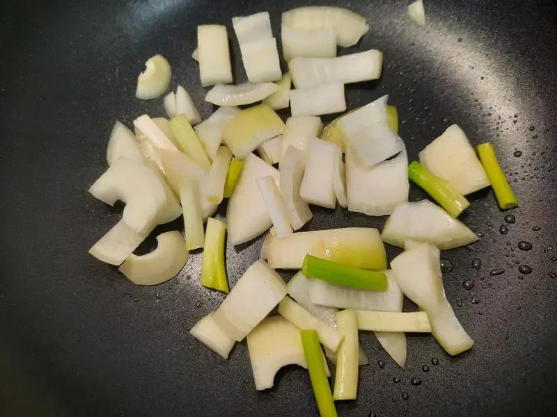 如何做出家常菜系列之土豆烧肉