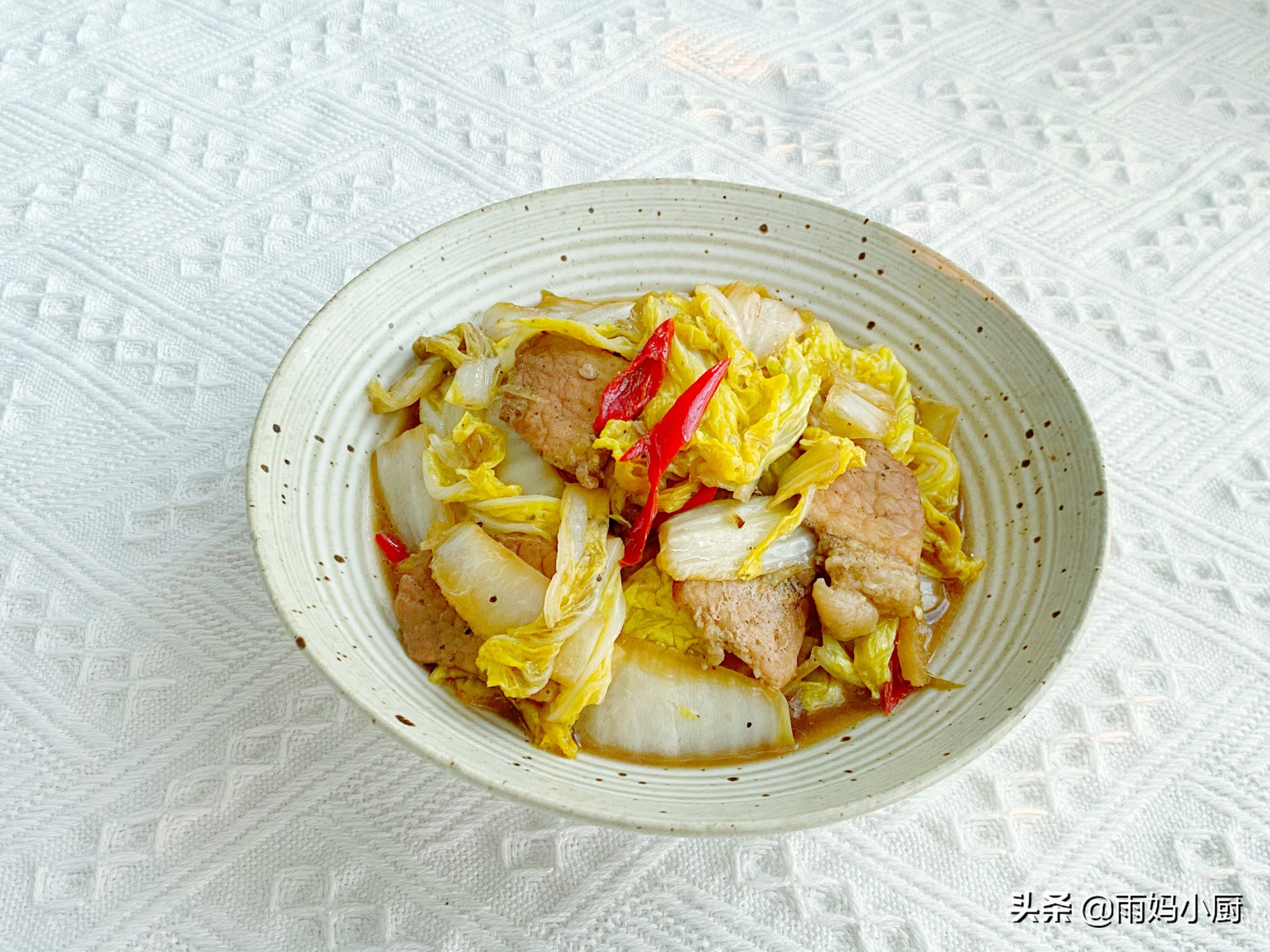 山东白菜炒肉家常的做法，鲜美可口，香辣开胃，天天吃不腻