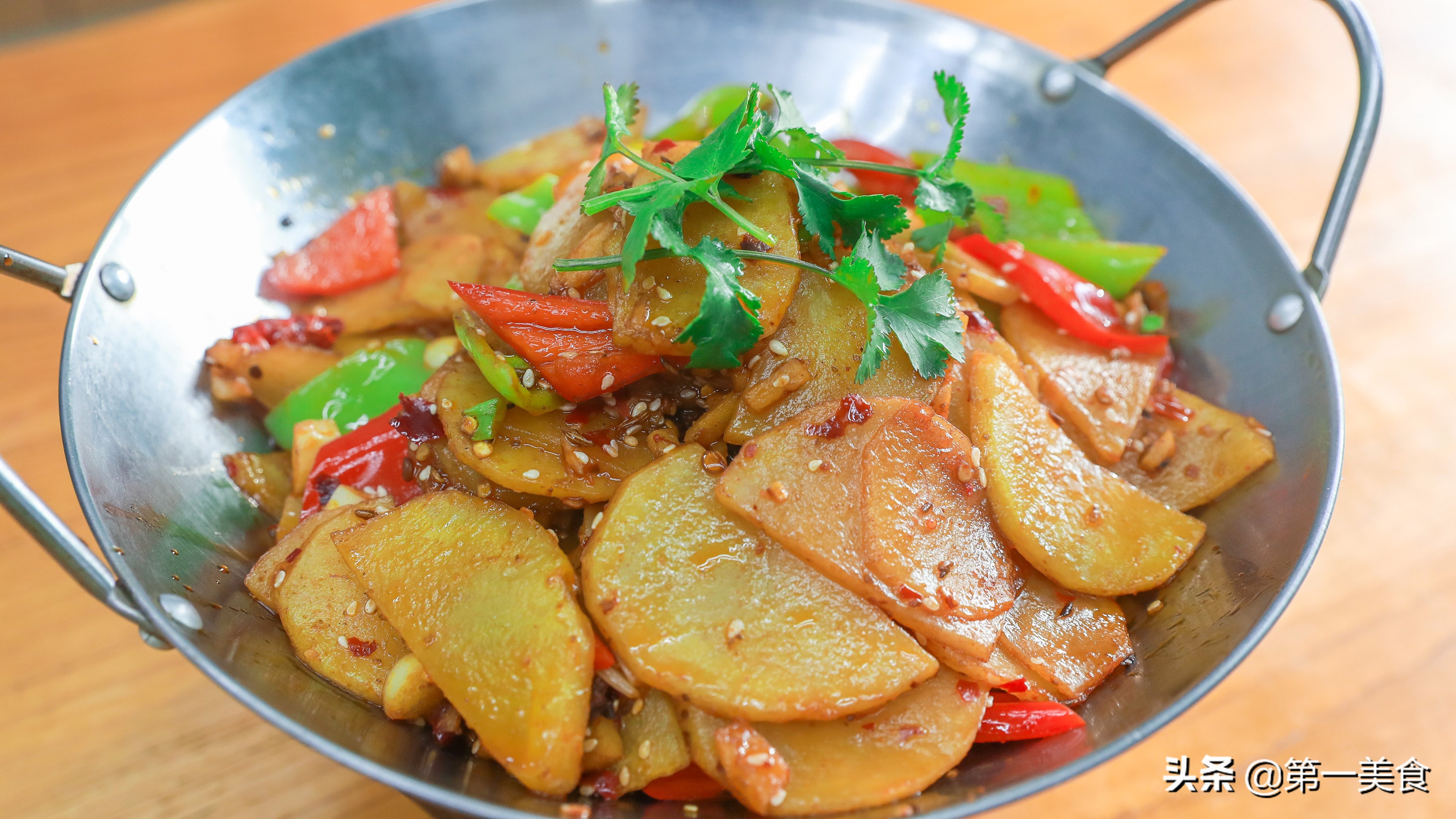 分享一道美味的干锅土豆片的做法