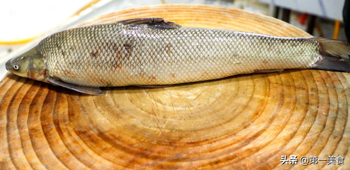 家常焖煎鲟鱼内外鲜嫩入味！筷子一夹才知道玄机都在鱼肚之中