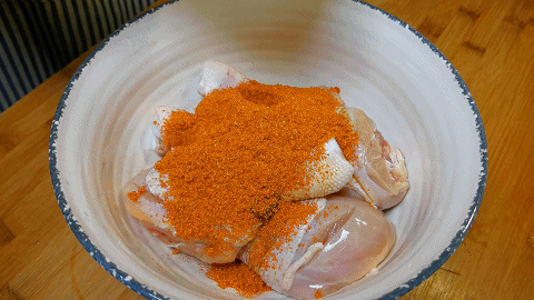 鸡腿怎么烤入味又好吃？教你超简单的做法，色泽红润，香嫩多汁