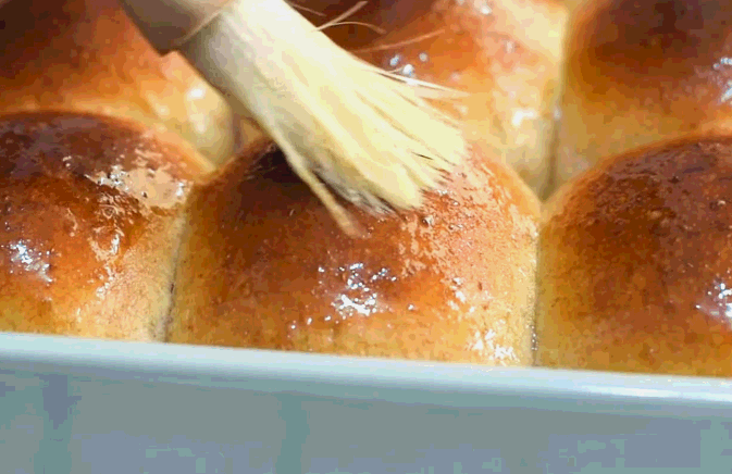 烤面包这么做太香了，外酥里软，金黄美味，是小时候吃过的味道