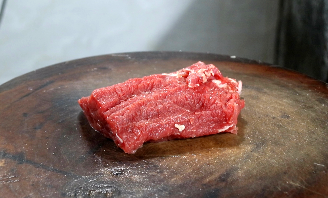 教你孜然牛肉的家常做法，掌握这些小技巧，简单好吃，香辣开胃