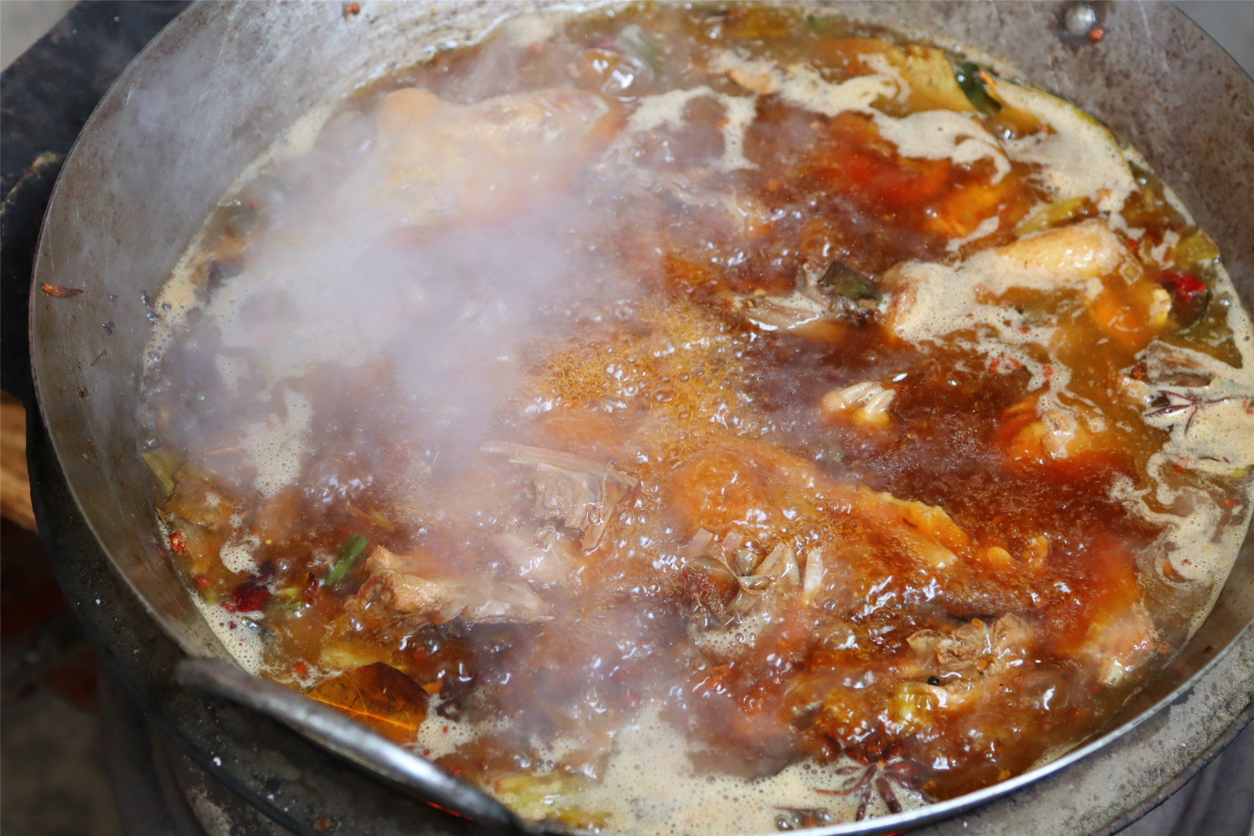冬季，怎么能少铁锅炖大鹅？炖一锅香到家，好吃简单，暖和解馋
