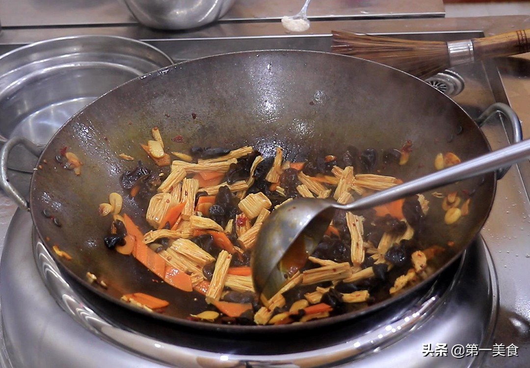 木耳和腐竹最好吃的做法，五分钟做一盘，脆嫩爽口，开胃下饭
