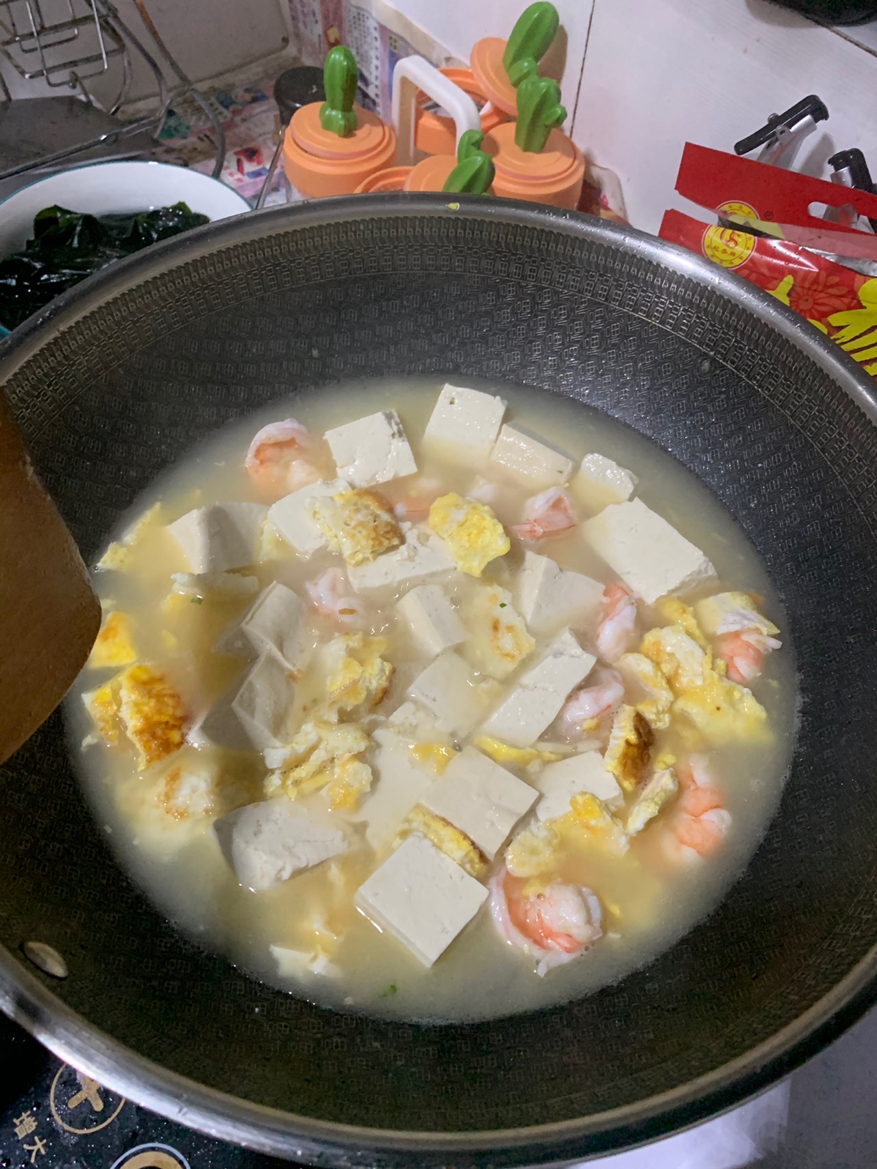 秋季的第一碗汤：虾仁裙带菜豆腐汤，低脂低卡，鲜香美味，好喝