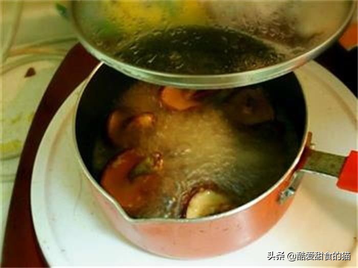 组图教您炒出香菇味十足的油菜香菇，操作简单易行