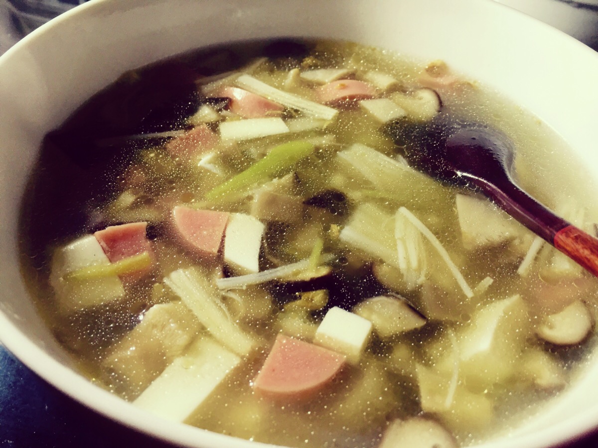 教你营养美味的豆腐火腿香菇汤，鲜嫩可口又解馋，最后汤汁都不剩