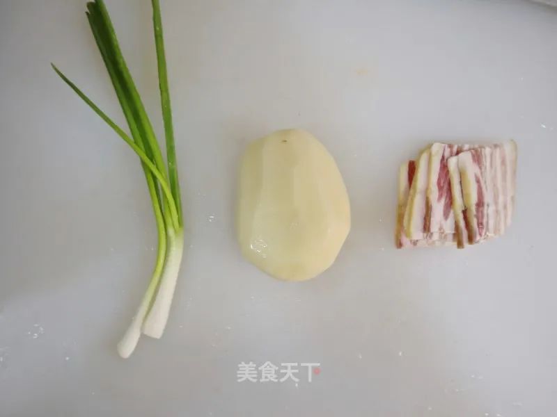 干锅香辣土豆片：香辣咸香，开胃下饭