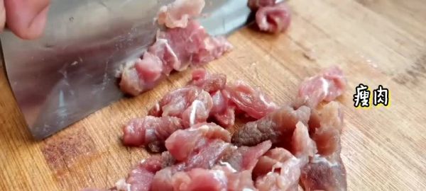 分享一道爽口下饭菜金针菇炒肉的做法