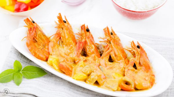 给大家带来一道泰式咖喱虾的做法