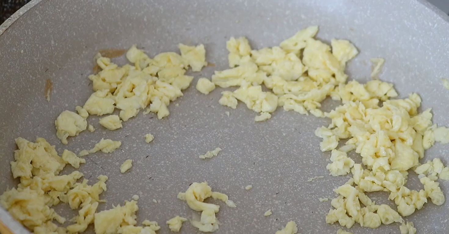 做韭菜鸡蛋饺子，为什么老是出水，那是因为第一步你就做错了