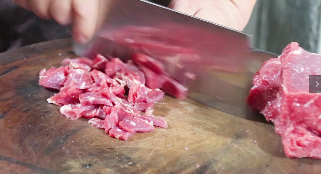 教你孜然牛肉的家常做法，掌握这些小技巧，简单好吃，香辣开胃