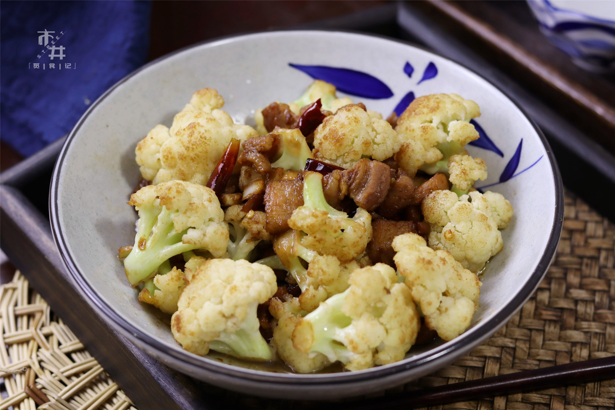 做干锅花菜，好吃的窍门“一点就透”，不用放太多料，爽脆入味