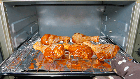 鸡腿怎么烤入味又好吃？教你超简单的做法，色泽红润，香嫩多汁