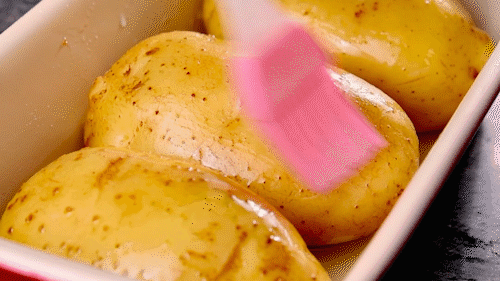 超简单芝士焗土豆，酥香会拉丝，吃完一个还管饱