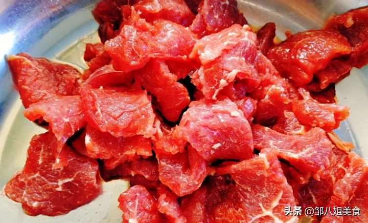 炒牛肉时腌制很重要，别只会加盐，教你正确做法，牛肉又嫩又香