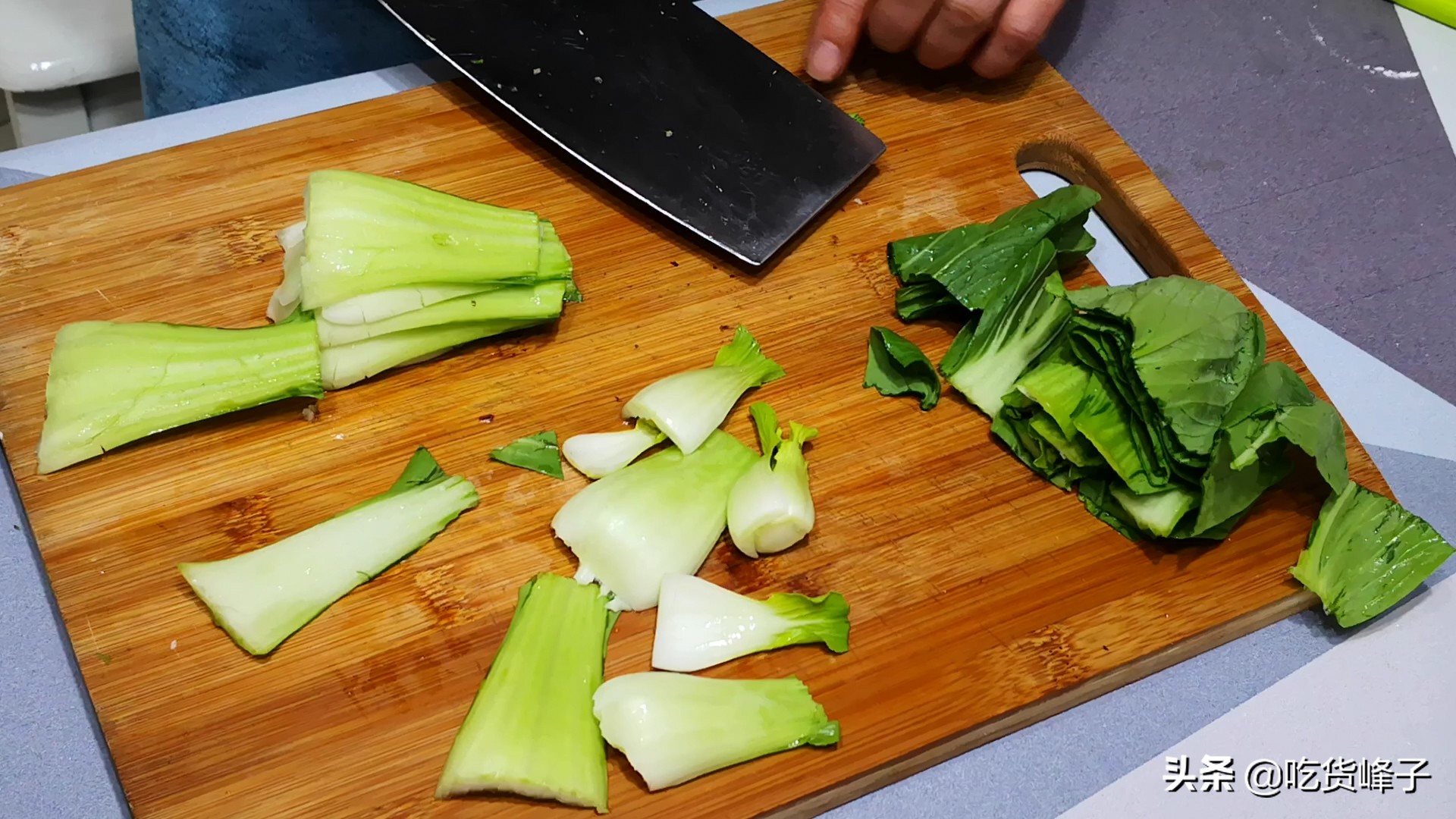做香菇油菜，最忌直接下锅炒，教你正确做法，香菇入味、油菜翠绿