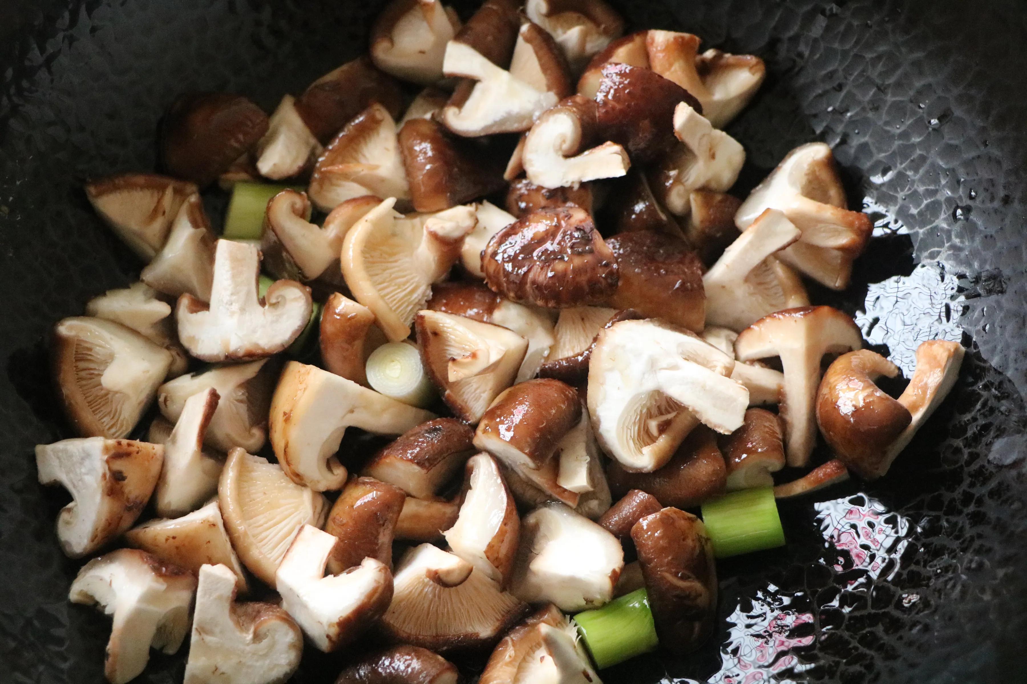 学会香菇新做法，比肉还好吃，滑嫩爽口又下饭菜，关键做法超简单