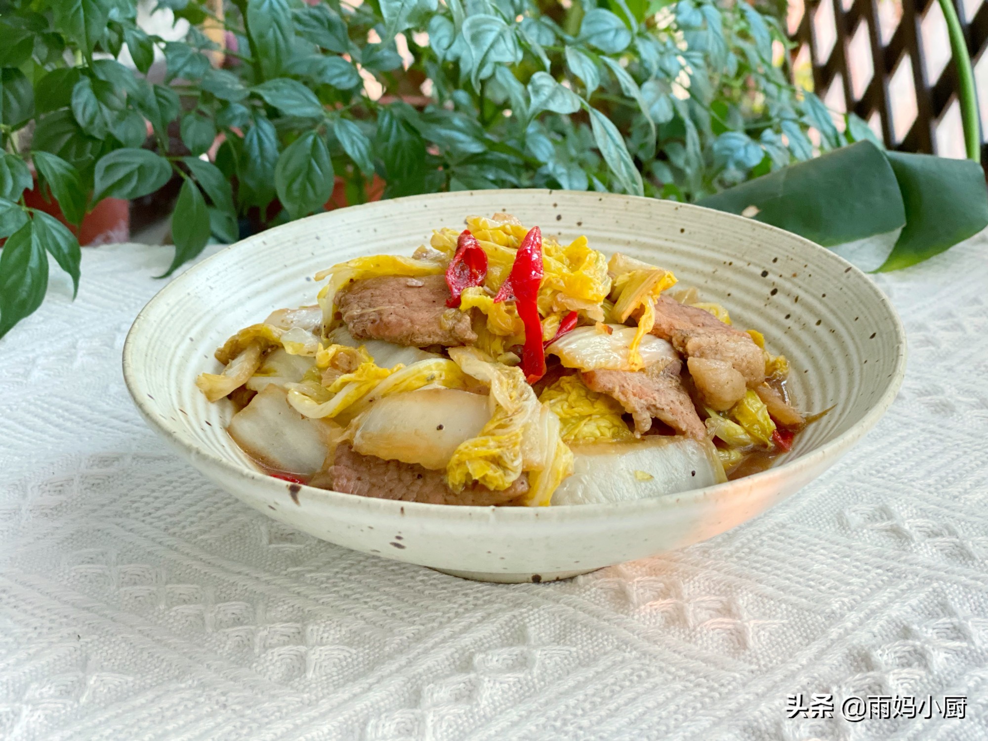 山东白菜炒肉家常的做法，鲜美可口，香辣开胃，天天吃不腻