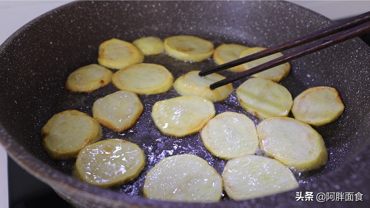 干锅土豆片：非油炸，麻辣味，做法简单易上手，出锅巨好吃
