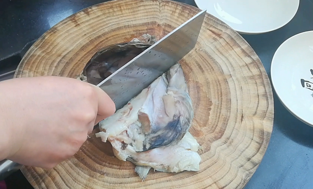 淮扬菜大厨教你碟鱼头在家这样做简单易学，鲜美软嫩，余味无穷