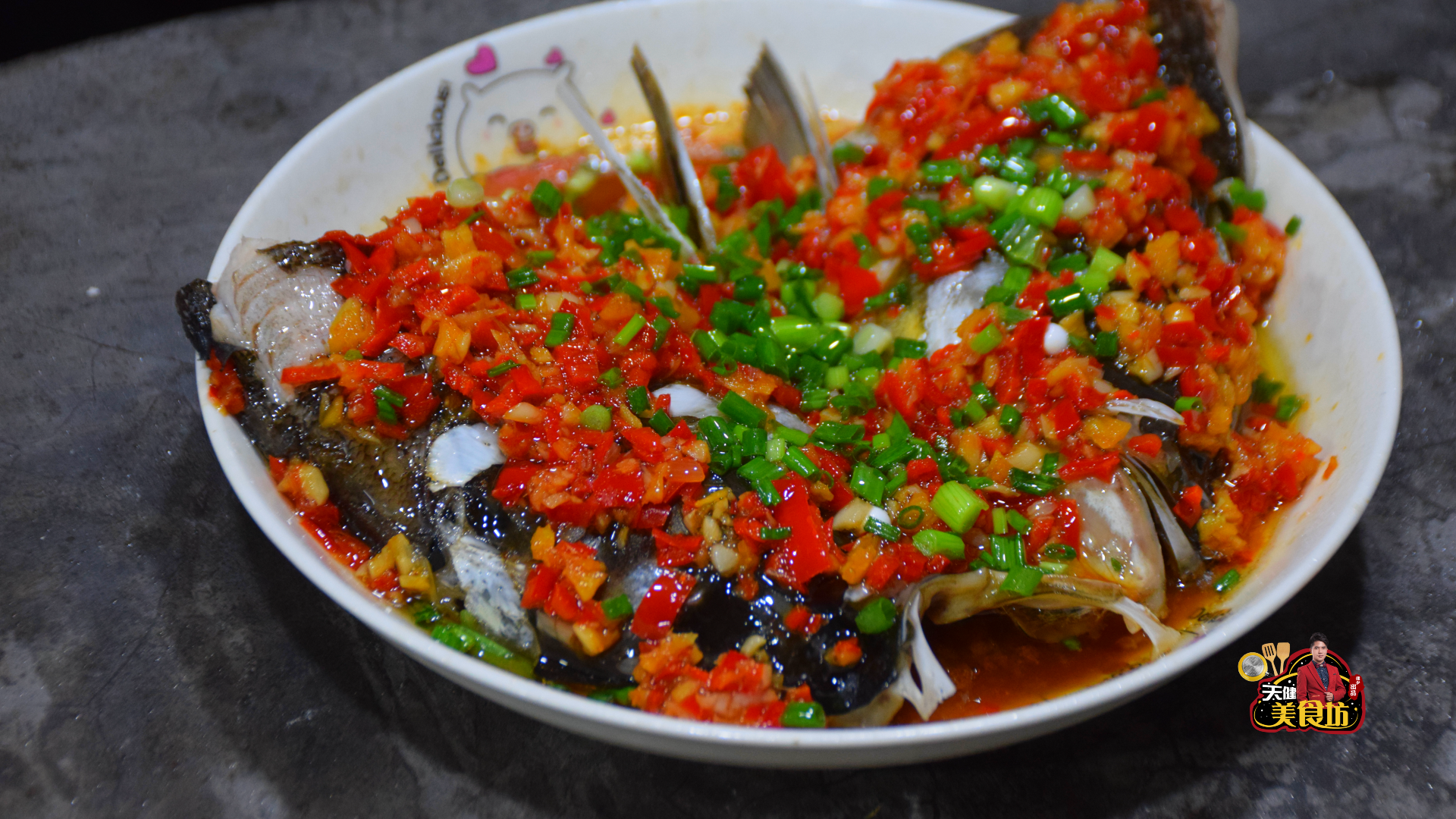 家庭版剁椒鱼头做法，香辣美味，比饭店的还香