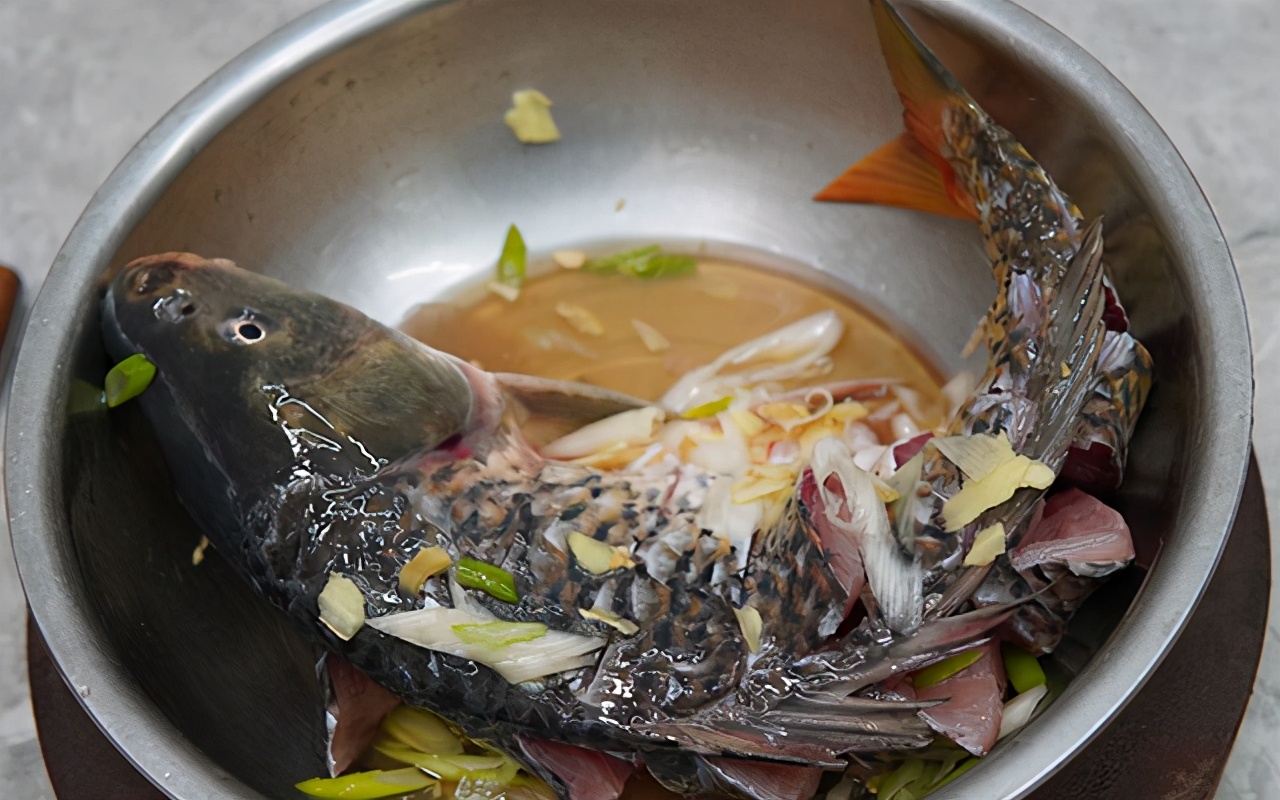 大厨详细讲解“糖醋鲤鱼”，让你看一遍就能学会，酸甜适口肉质嫩