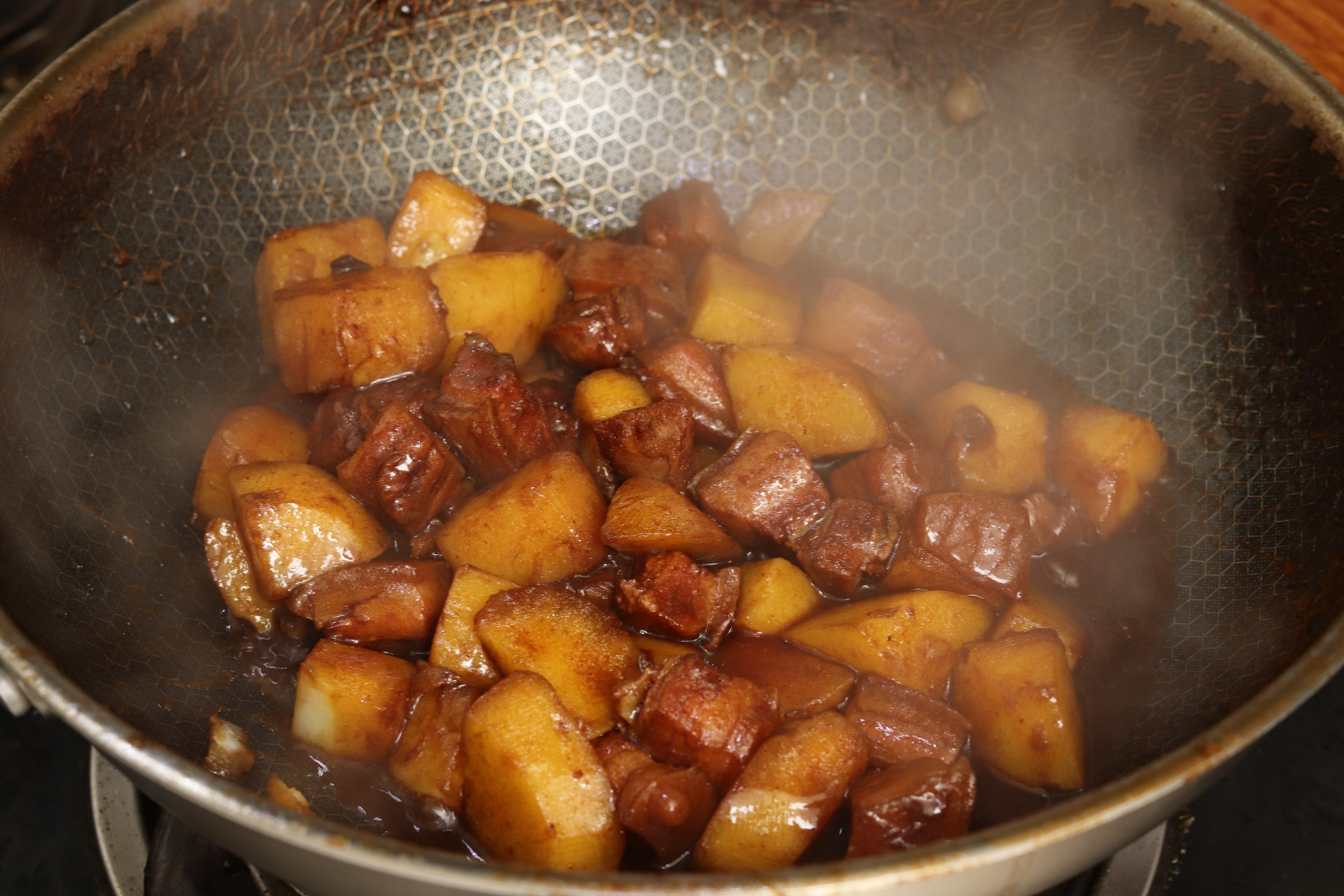 红烧肉的家常做法，肥而不腻，好吃又正宗，实在太香了