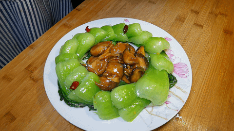 香菇青菜这样炒最好吃，香菇鲜美味道香，青菜翠绿不变色，太香了