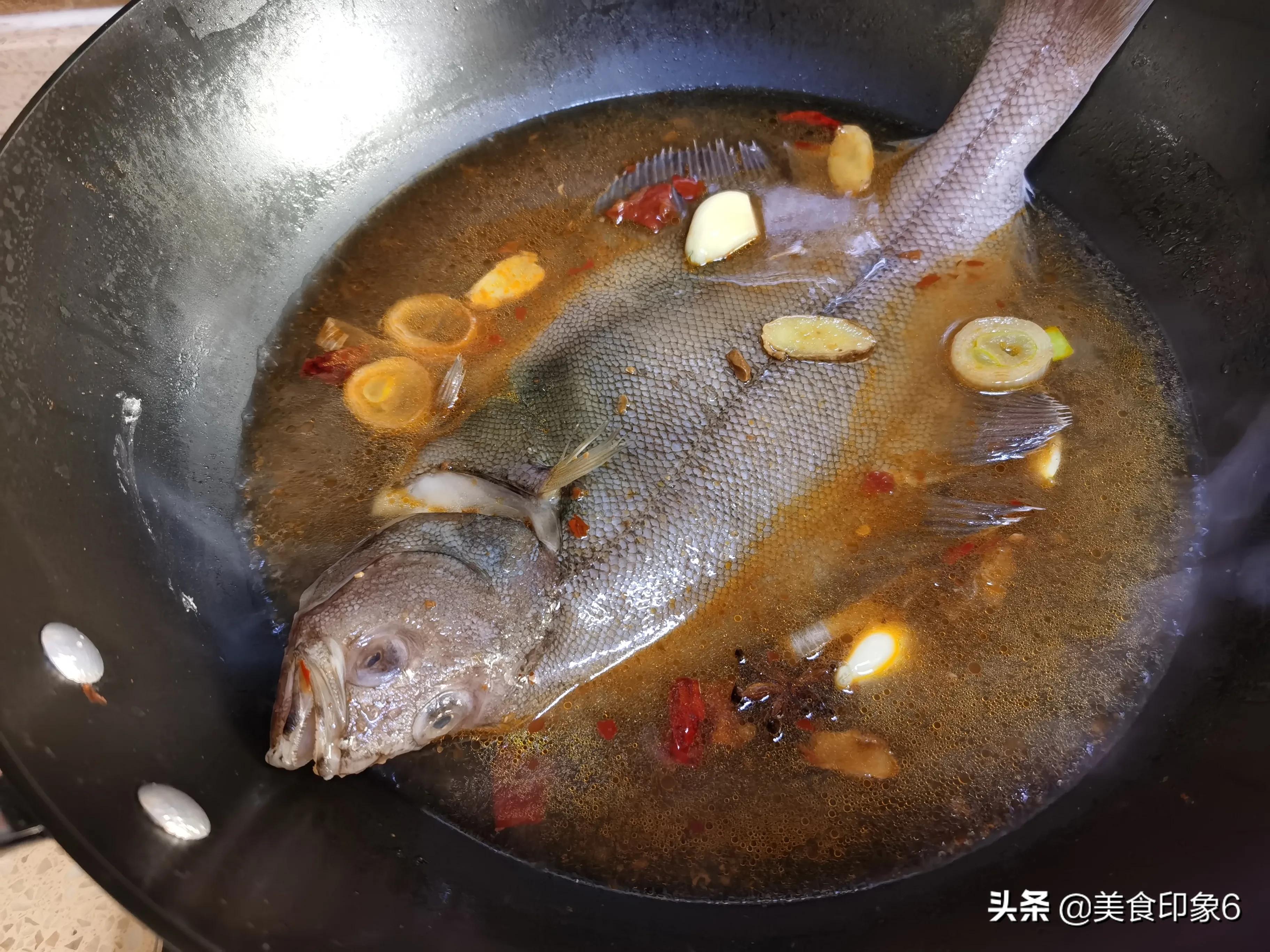 偏口鱼简单又好吃的做法，肉质鲜嫩，汤汁浓香，和米饭简直绝配