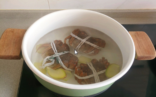 水煮，简单而不失美味的大闸蟹做法，你get了吗